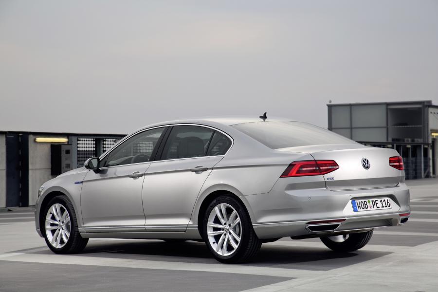  Volkswagen Passat GTE 2015 года  (фото 24 из 26)